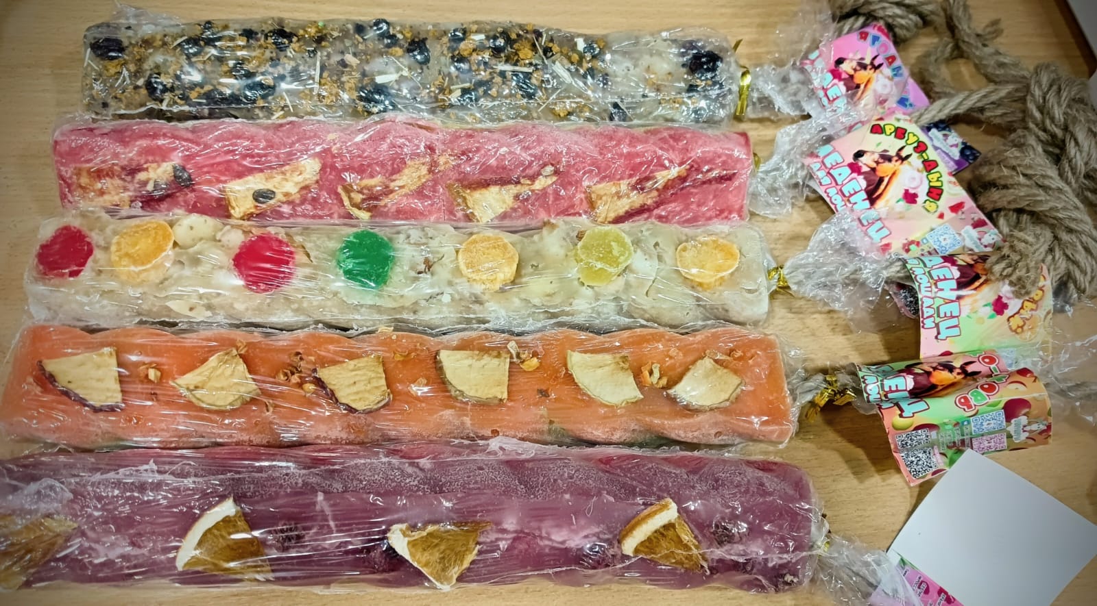 Леденец на веревочке в виде чурчхеллы для лошади, 450 гр. (в ассортименте)