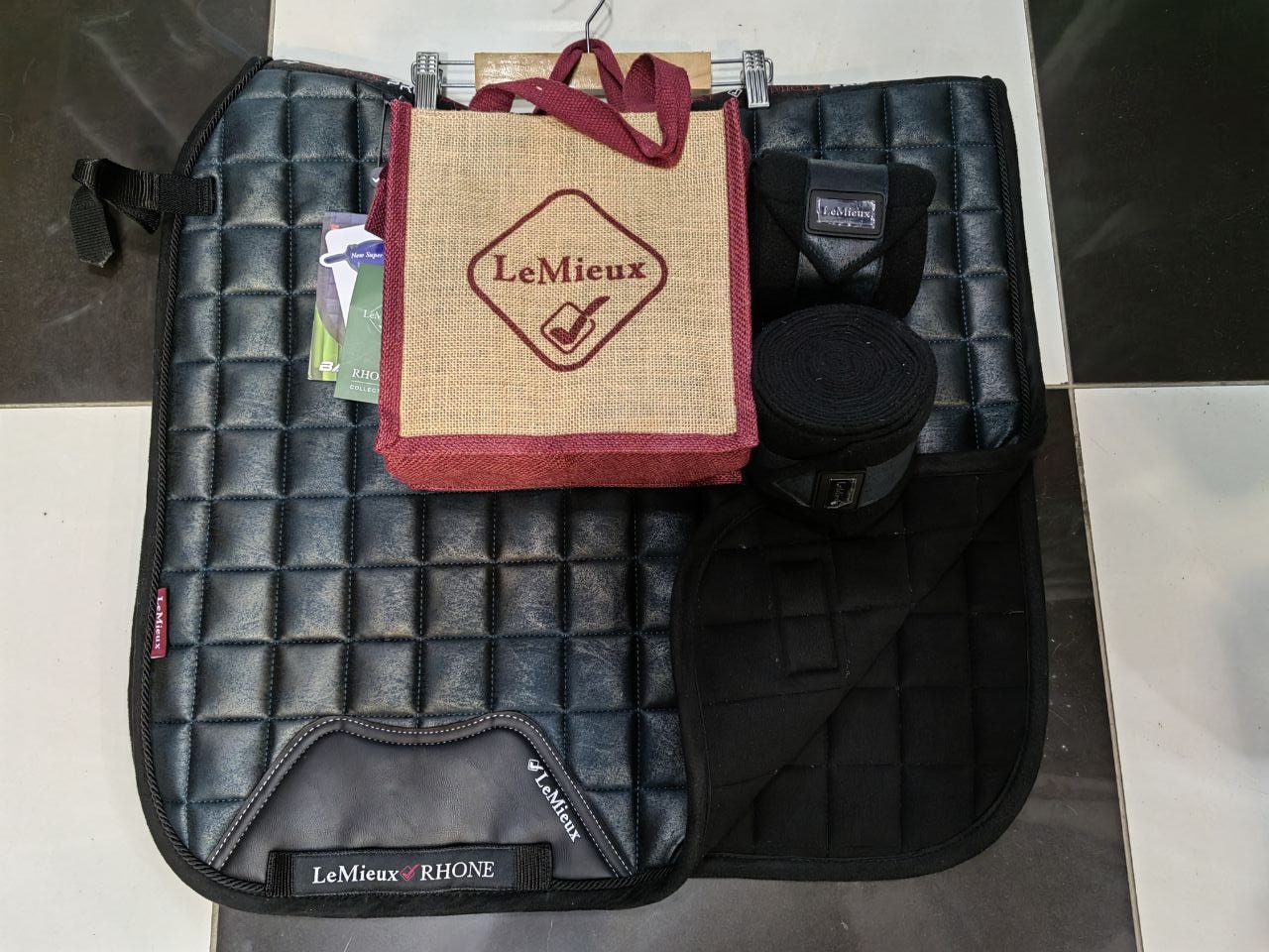 Вальтрап выездковый LeMieux Rhone Petrol  + бинты (Комплект)