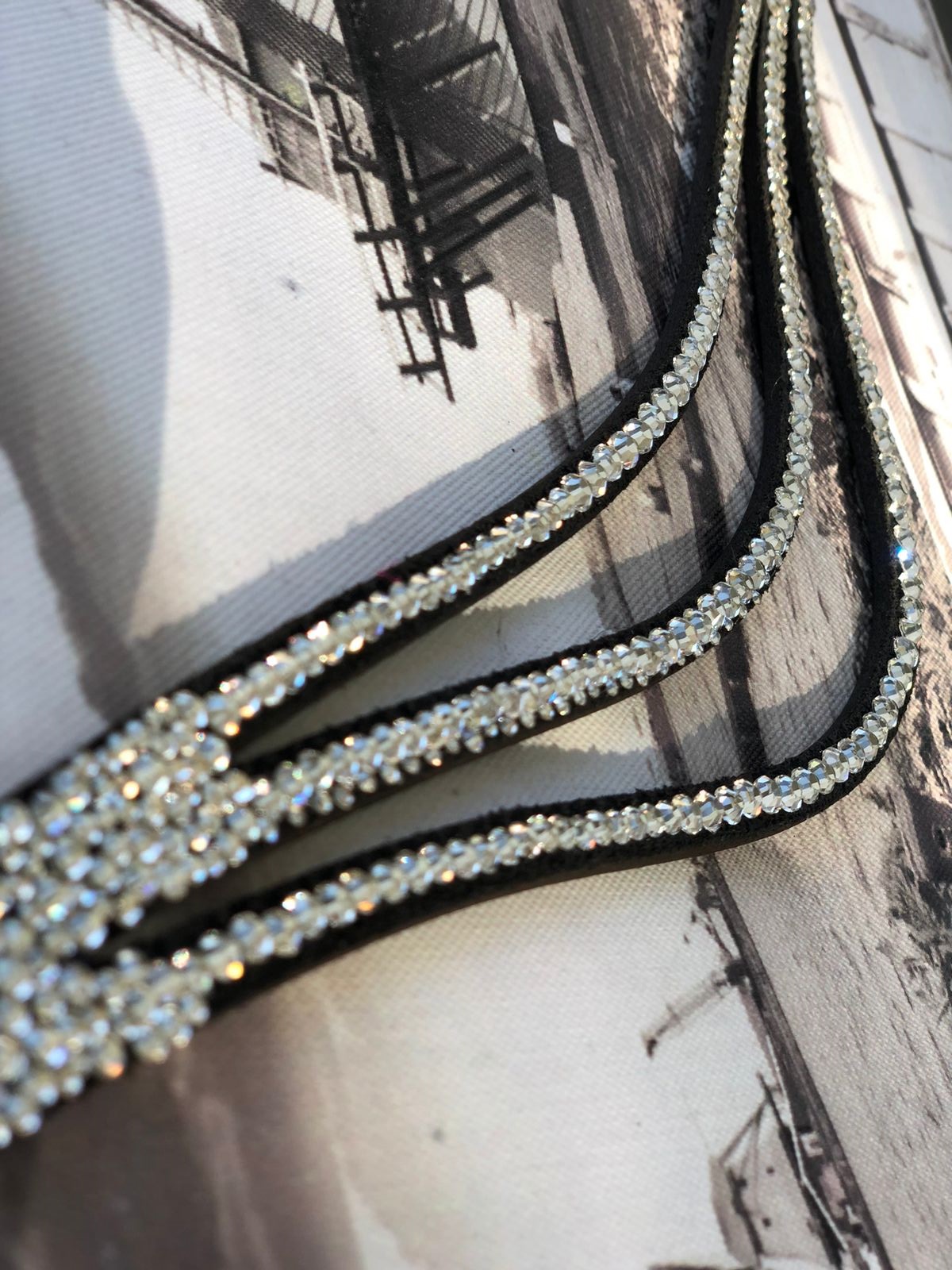 Налобный ремень "Q&B" со стразами трех-рядный (FULL)