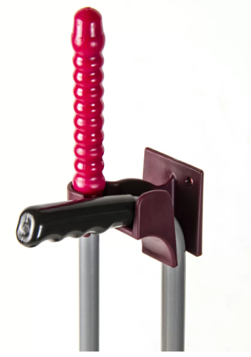 Крепление набора для уборки к стене