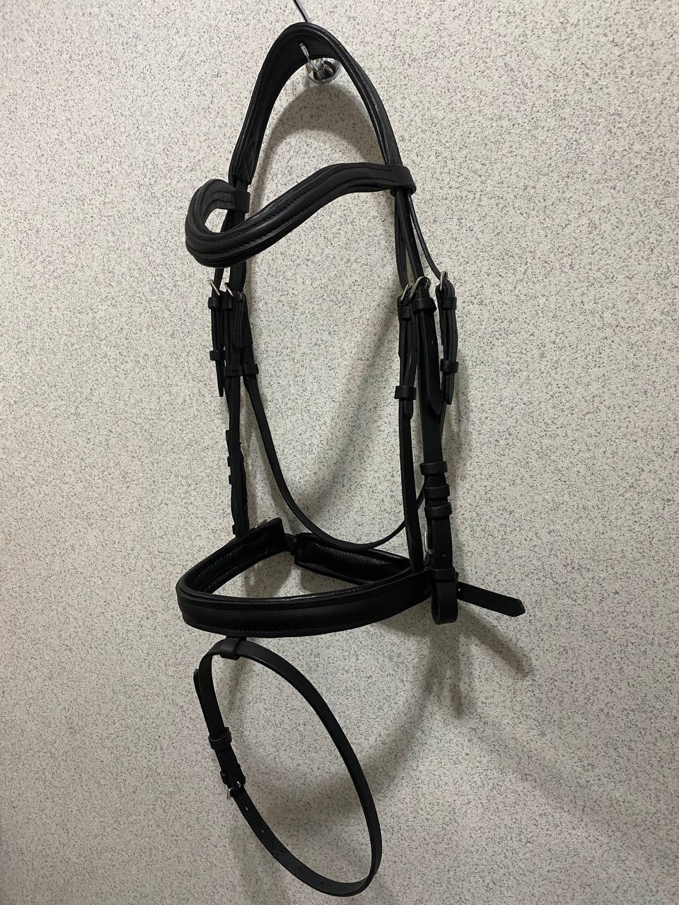 Уздечка для лошади из натуральной кожи Белая грива