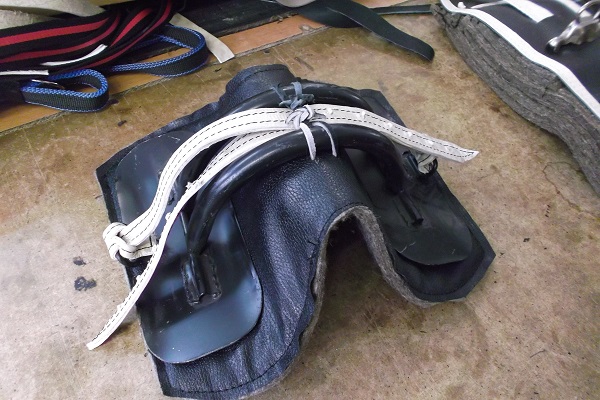 Седелка горбатая