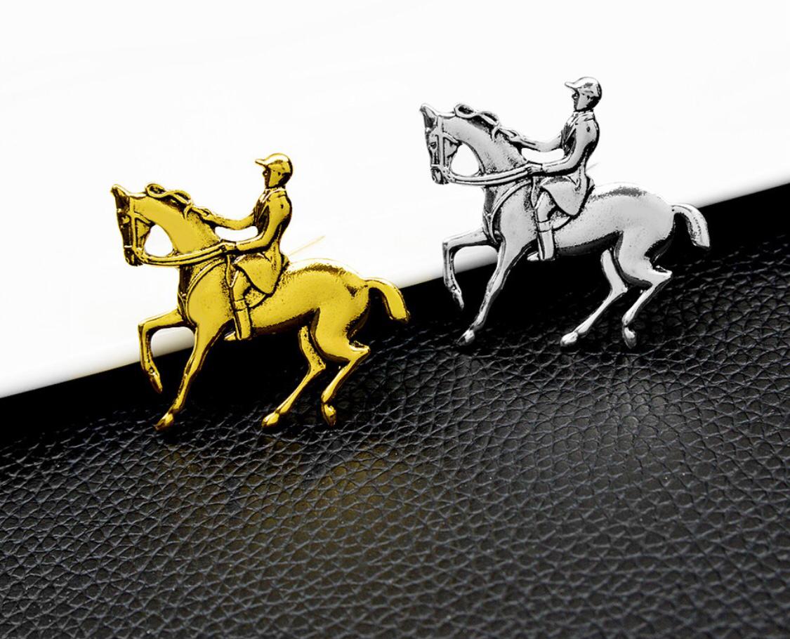 Брошь на заколке "Верховая езда"