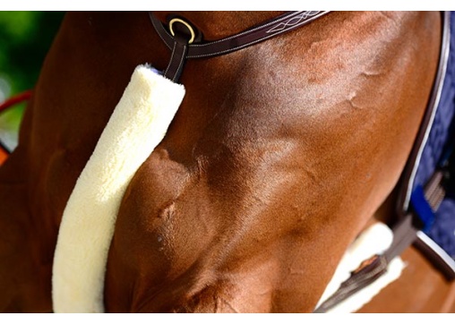 Меховой чехол на подперсье