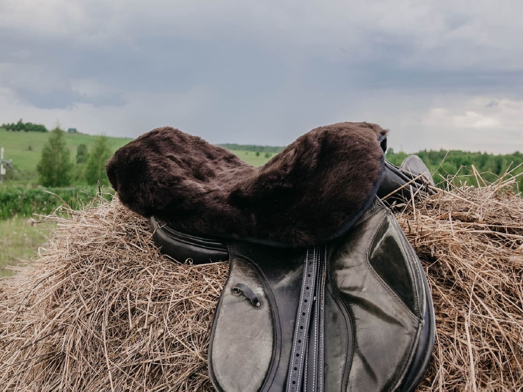 Меховушка на конкурное седло