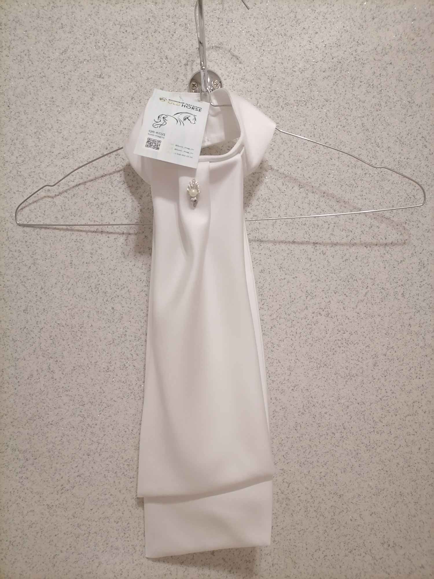 Манишка/Галстук детская для выступлений на соревнованиях по конному спорту, застежка на липучке с украшением, цвет белый.