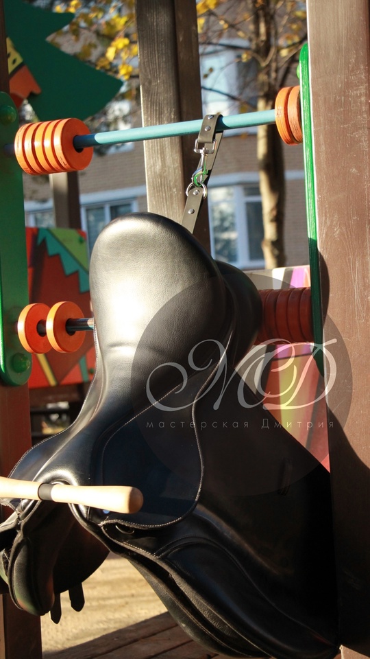 Переносной кронштейн для седла из дерева и биотана