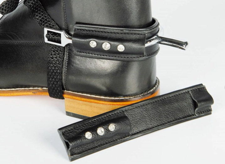 Подшпорники кожаные со стразами