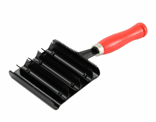 Скребница квадратная металлическая