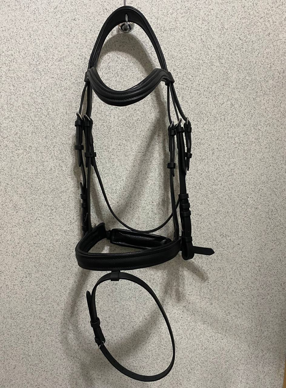 Уздечка для лошади из натуральной кожи Белая грива